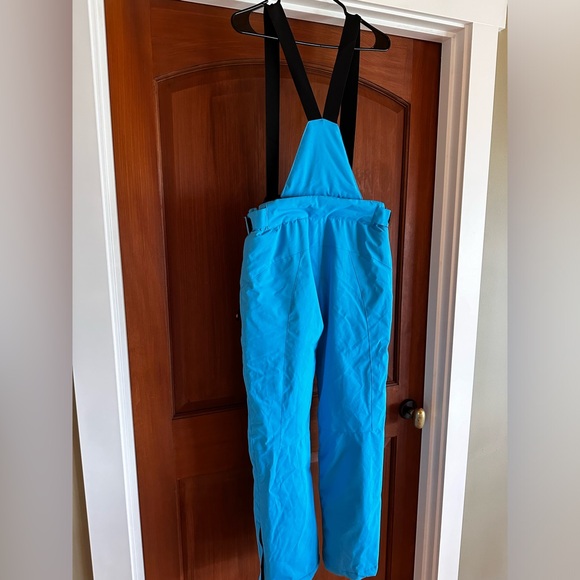 Ski or snowboarding jumper/pants. - Picture 3 of 3